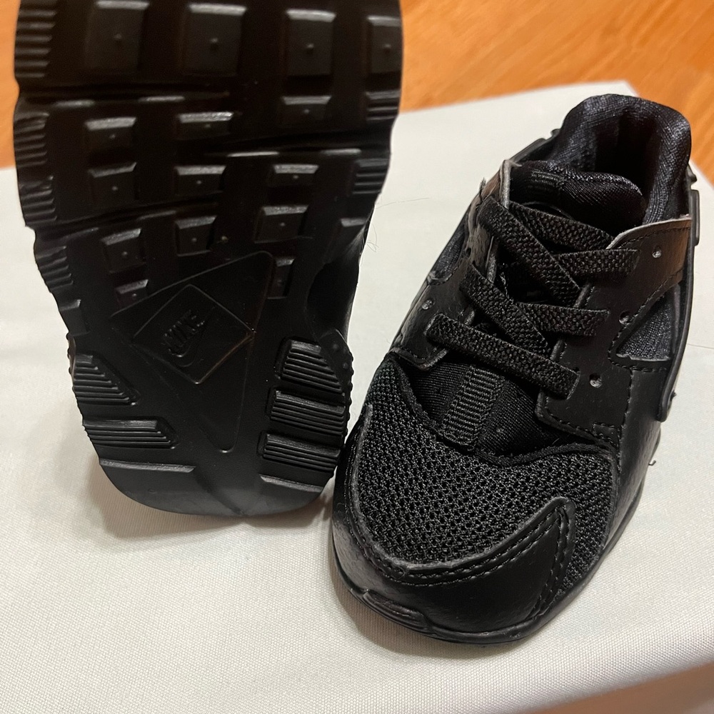 Nike Black Sneakers with Mesh Upper and Chunky Sole